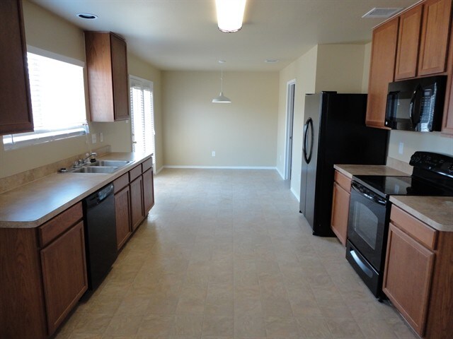 Building Photo - 937 Iona Dr