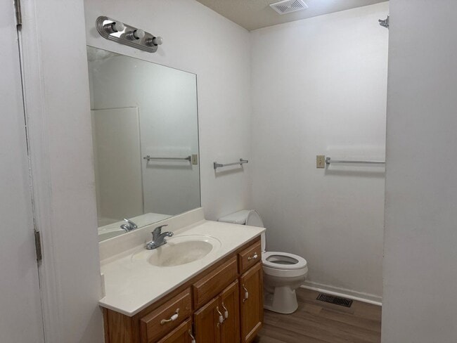 Building Photo - 508/510 N. Cherry St. Cameron, MO 64429