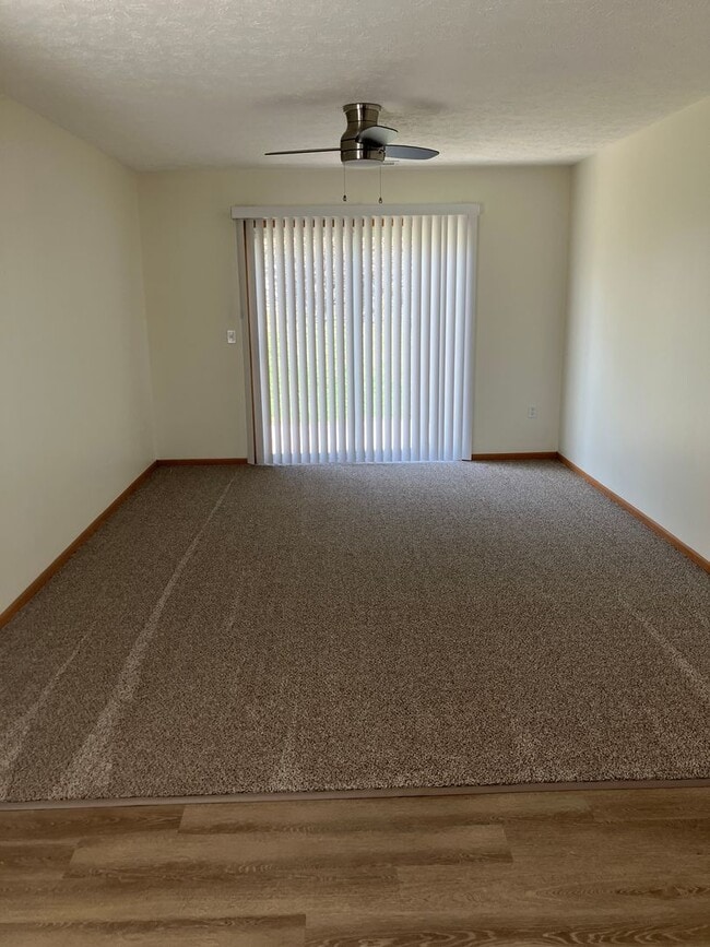 Foto del edificio - One bedroom apartment with attached one-car garage!