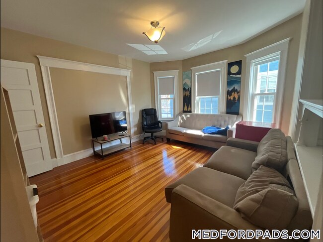 Foto del edificio - 46 Stanley Ave