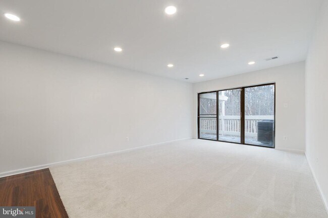 Building Photo - 5772 Rexford Ct