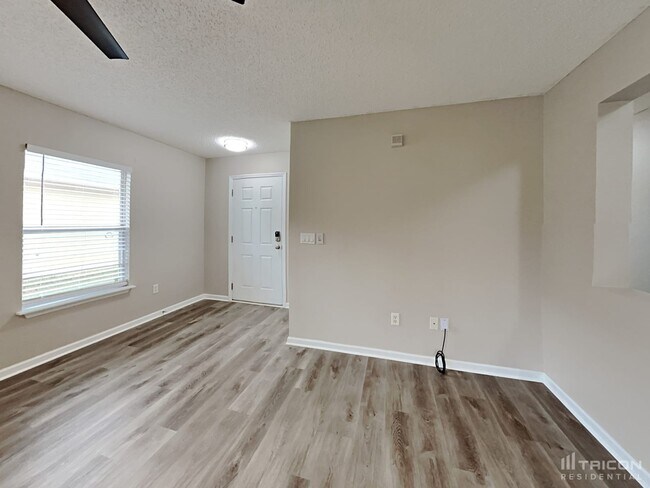 Foto del edificio - 713 Wynfield Cir