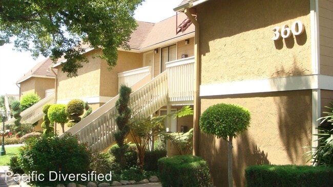 Building Photo - 390-390 N San Antonio Ave