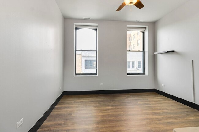 Foto del edificio - 6 E Downer Pl