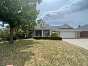 Building Photo - 5109 Holly Way