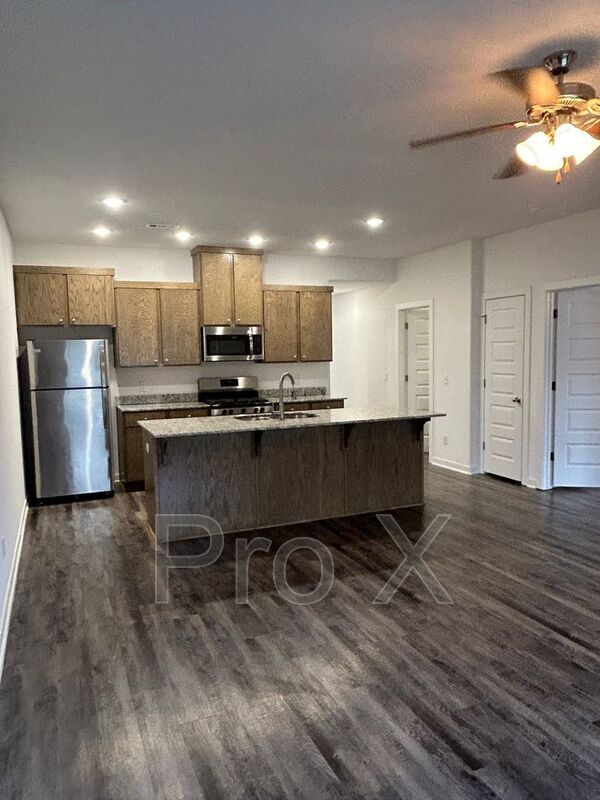Foto del edificio - 644 Hidden Springs Dr
