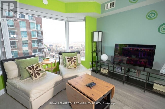 Building Photo - 155 Yorkville Ave