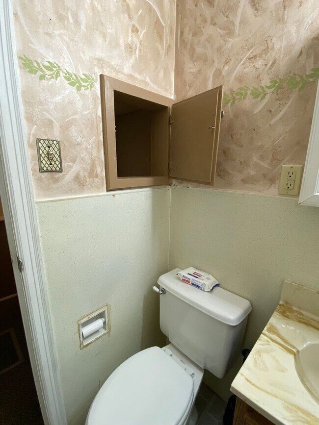 Foto del edificio - NICE Clean Home with Basement, Fenced Yard...