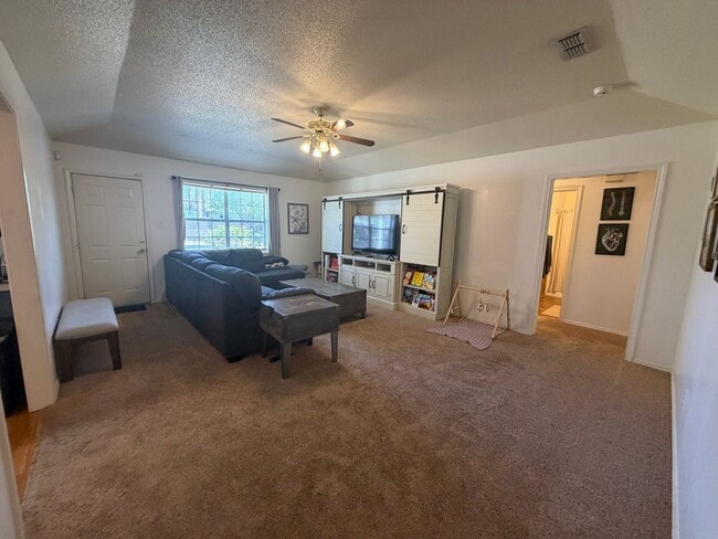 Foto del edificio - 3BED/2BATH/1 CAR GARAGE: AVAILABLE JUNE 15TH IN LISD!!