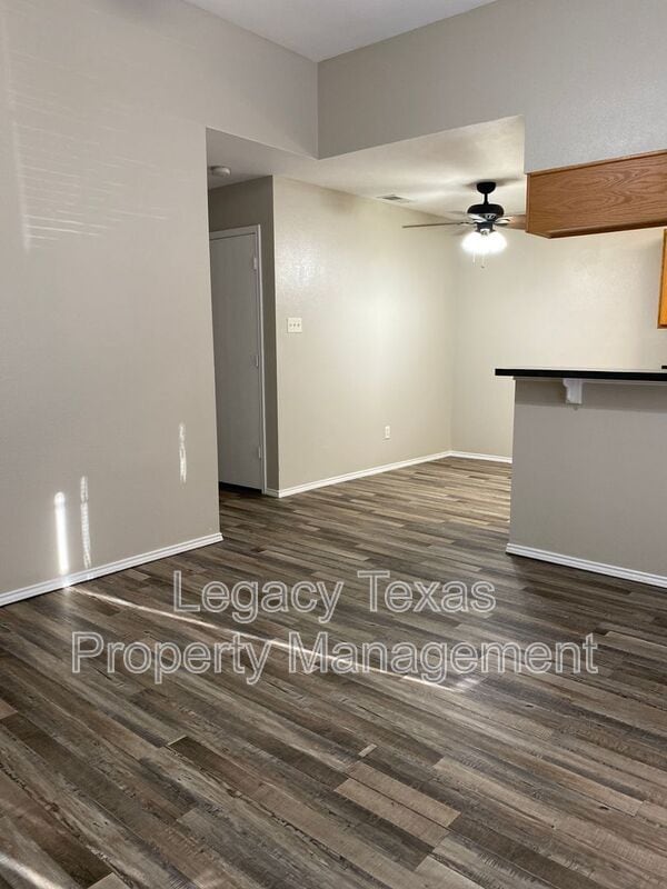 Foto del edificio - 641 Woodard Ave