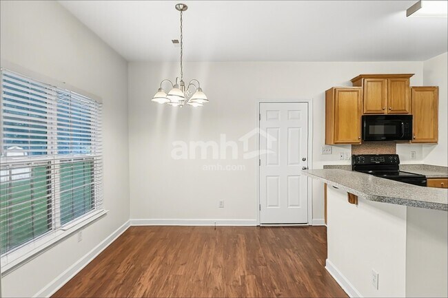 Foto del edificio - 241 Brook Glen Dr