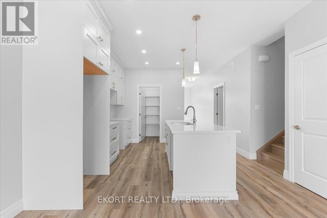 Building Photo - 156 Appledene Dr