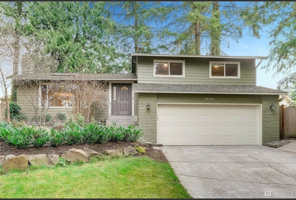 Primary Photo - Kirkland Location, Charming 3 Bedroom - 1....