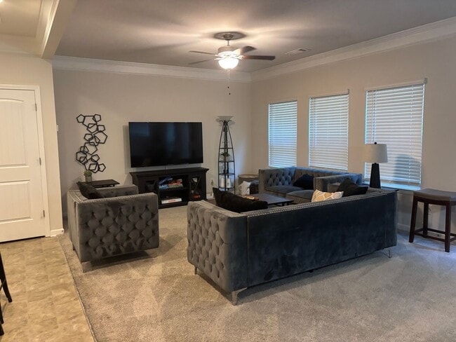 Building Photo - 3-bedroom, 2.5-bathroom single-family home. Available Now!