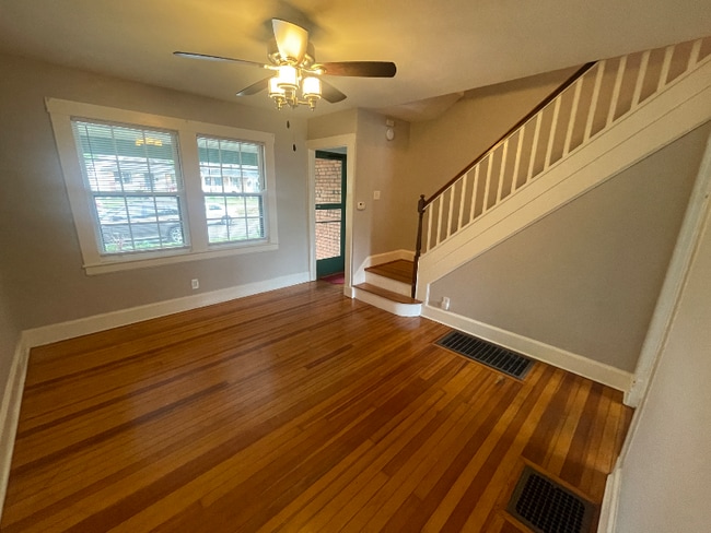 Photo - 6637 Murray Rd House