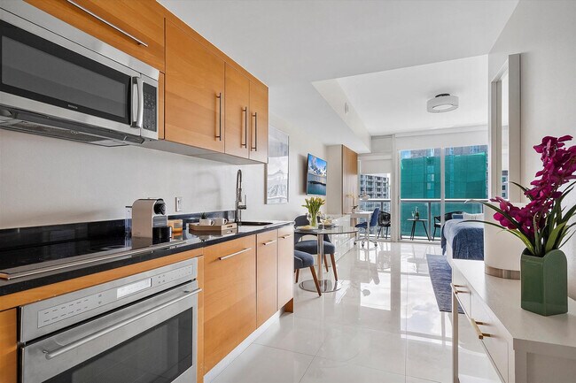 Building Photo - 485 Brickell Ave
