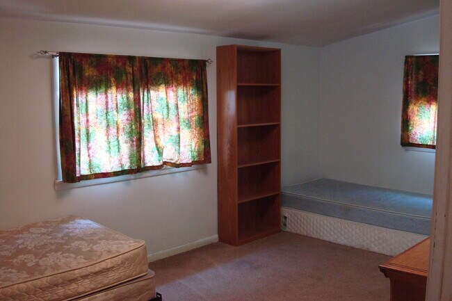 Bedroom - 32 Bronxville Rd