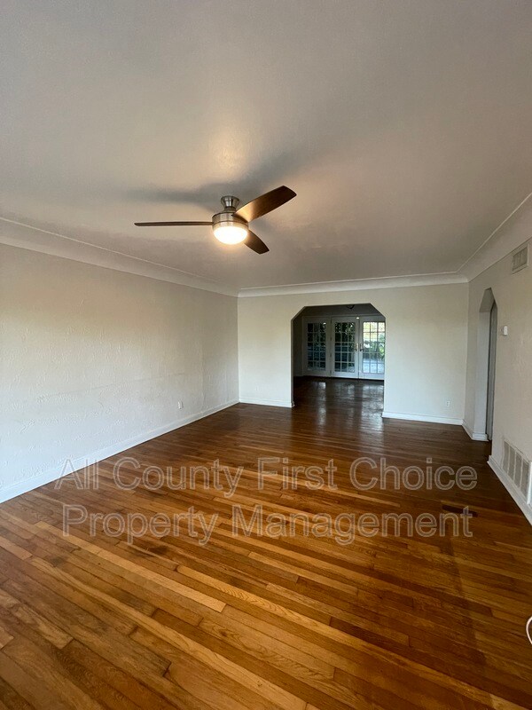 Foto del edificio - 6425 Lake Shore Dr N