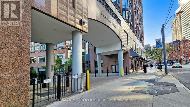 Building Photo - 7 Carlton St.