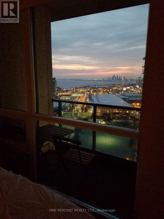 Photo du bâtiment - 215 Fort York Blvd