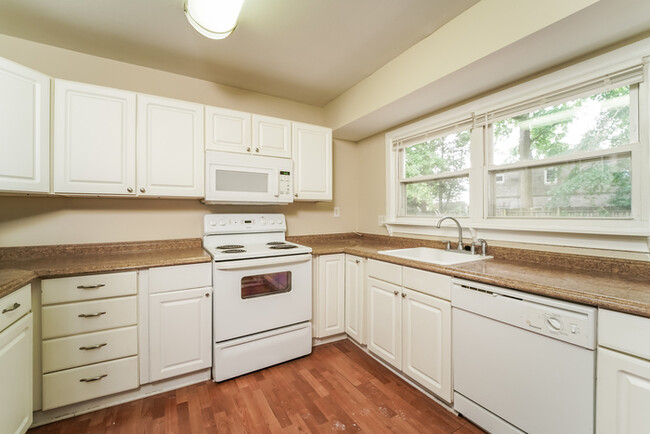 Building Photo - 2411 Greenheart Lane - Charming 4 bed, 2 ½...
