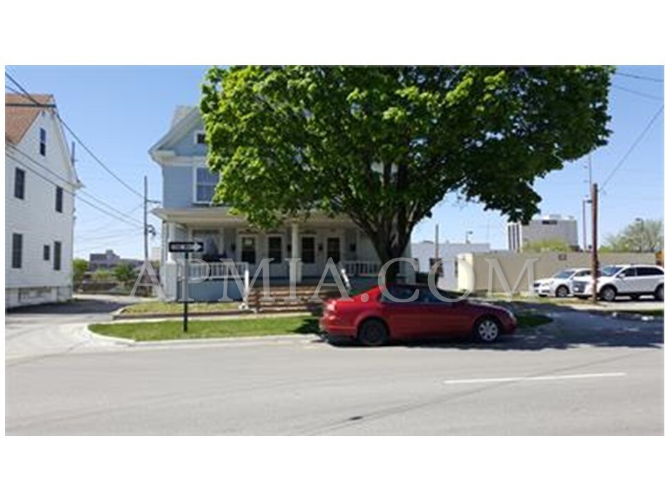 Primary Photo - 309 8th St SE