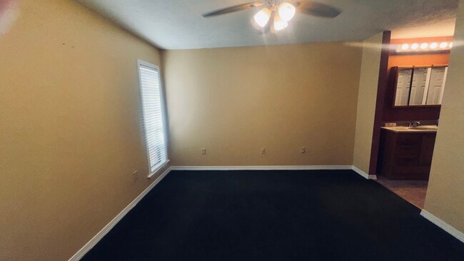 Photo - 405 Harvest Dr House