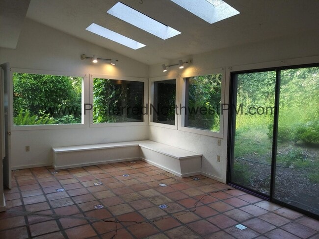 Photo - 3 Bedroom, 1.5 Bath Home Near University
