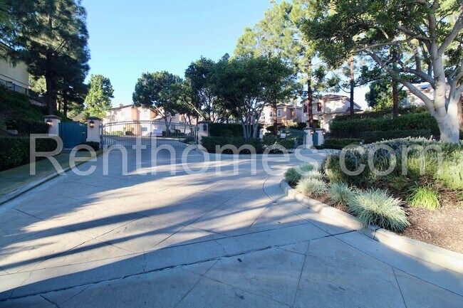 Foto del edificio - Eastlake, 1148 La Vida Ct, Gated Developme...