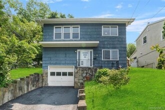 Building Photo - 102 Maple St