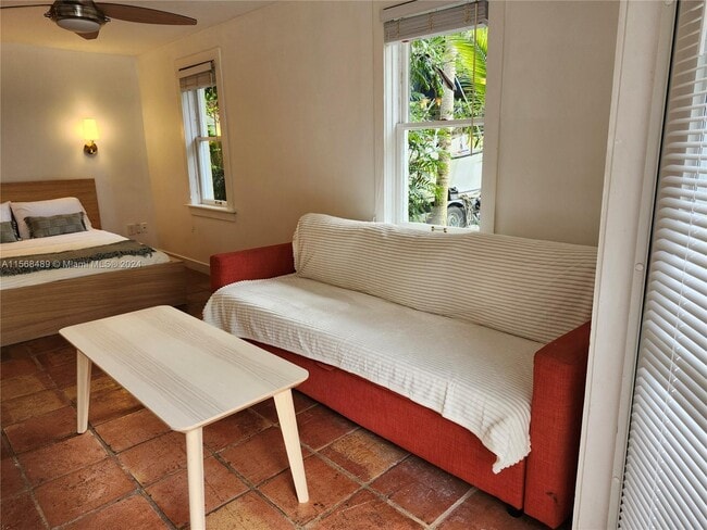 Building Photo - 3580 Royal Palm Ave