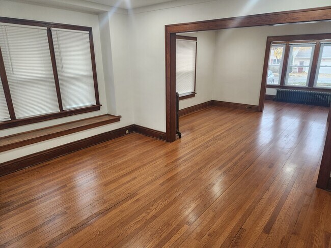 Foto del edificio - 1519 Lakeshore Dr