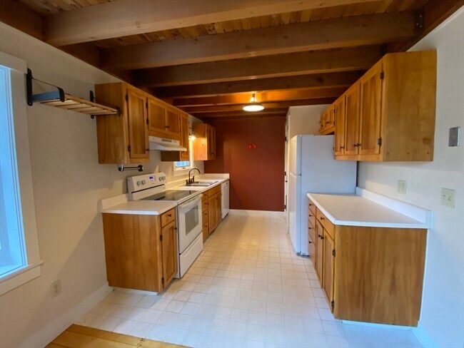 Building Photo - 55 Montague Rd