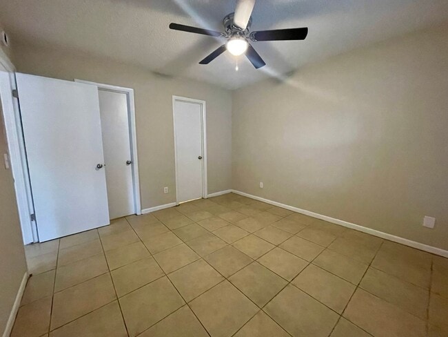 Foto del edificio - 1BD/1BA Apartment off Curry Ford in Henley...