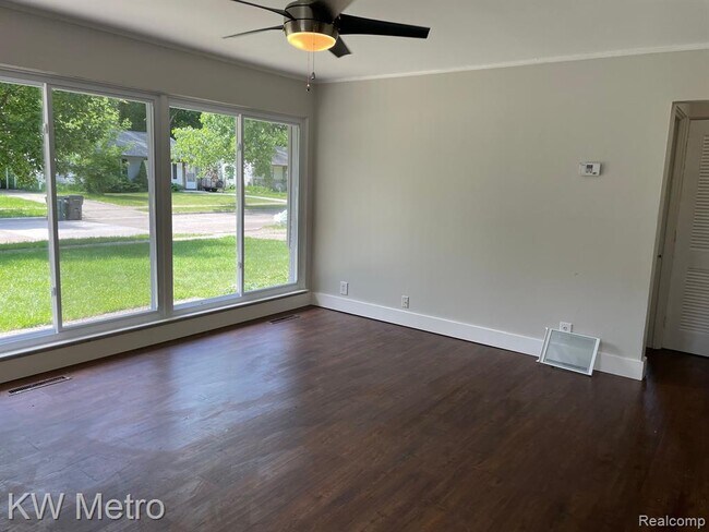 Foto del edificio - 10120 Corning St