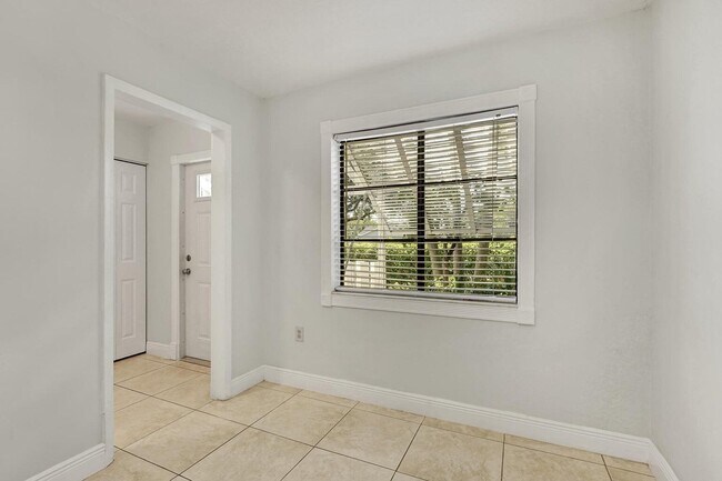 Building Photo - 2737 Lowson Blvd