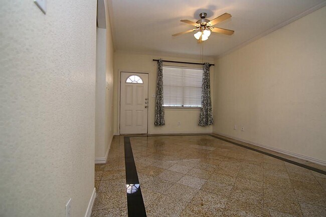 Foto del edificio - 9400 Bellaire Blvd