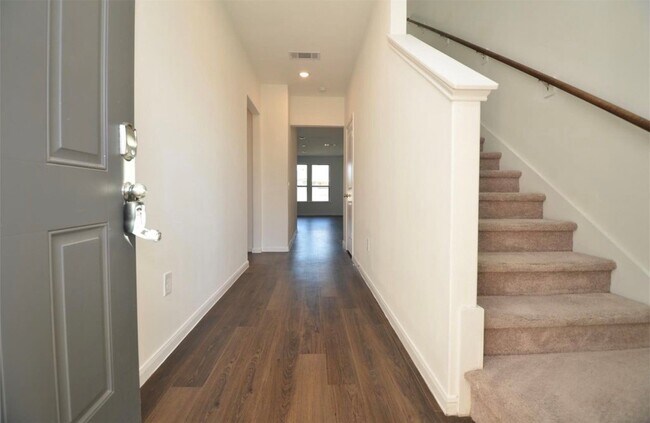 Foto del edificio - 16439 Big Hickory Dr