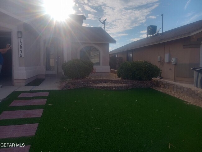 Foto del edificio - 13975 Vaquero Rock Dr