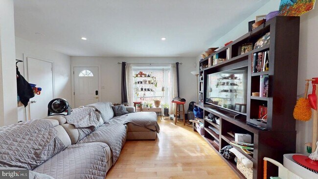 Foto del edificio - 2228 McLean Park Rd