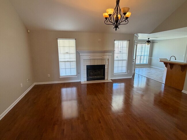 Foto del edificio - 4611 Shadow Moss Ct