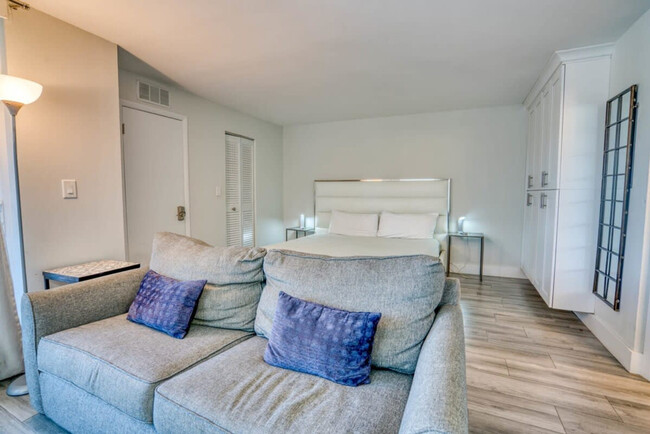 Foto del edificio - 5700 Bonita Beach Rd SW
