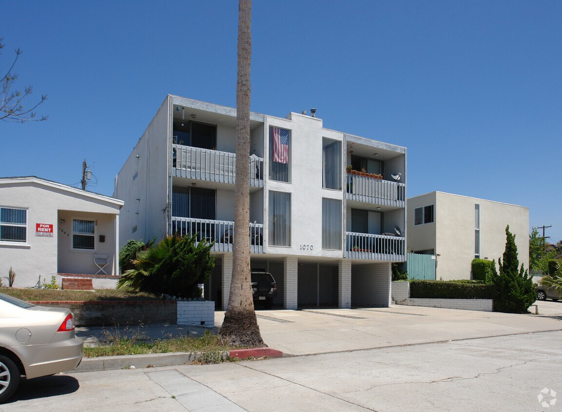 Primary Photo - 1070 Sapphire St