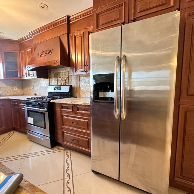 Foto del edificio - 2620 E 63rd St