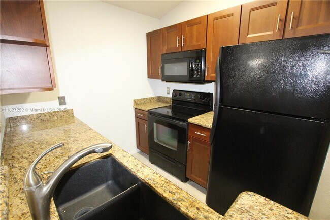 Building Photo - 2881 N Oakland Forest Dr