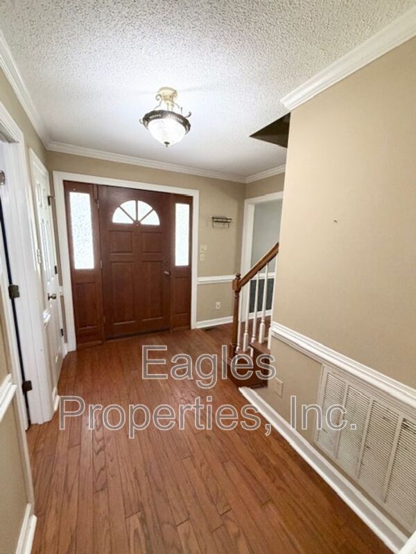 Building Photo - 100 Lakeshore Ct