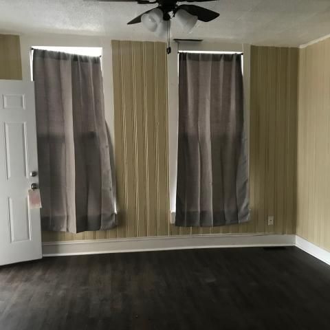 Foto del edificio - Near Westside 2BR House w/Attached Garage