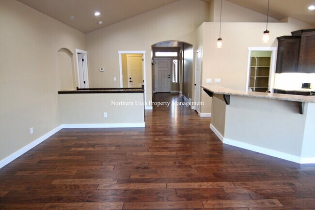 Building Photo - Beautiful Layton Home