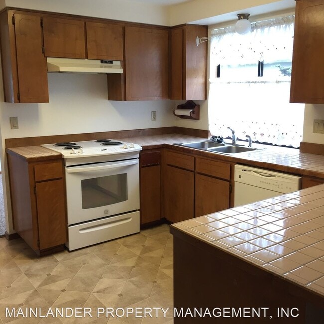 Building Photo - 3 br, 2 bath House - 13134 SW LAURMONT DRIVE