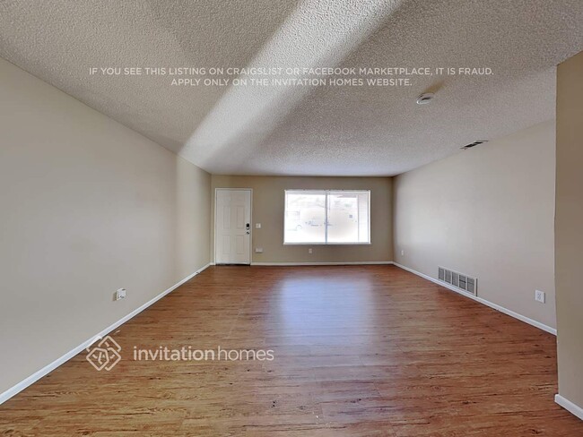 Foto del edificio - 271 Glenmont Ct